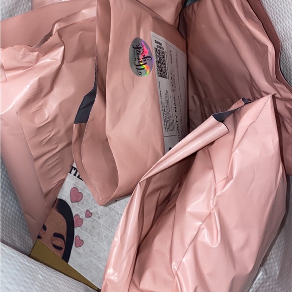 Meet your Posher, Sky - Picture 4 of 8